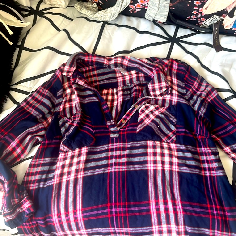 One of my favorite tops! Cute with leggings and boots. xl